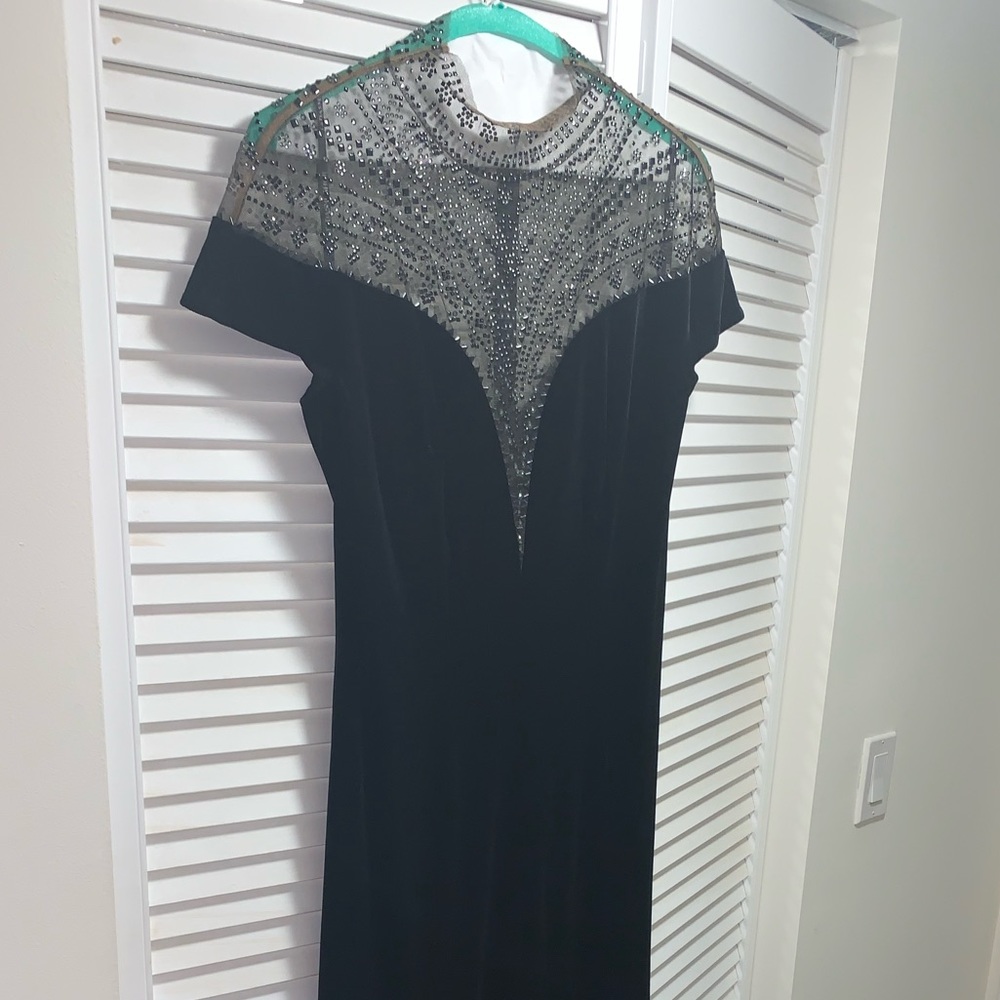 TADASHI SHOJI black velvet evening gown